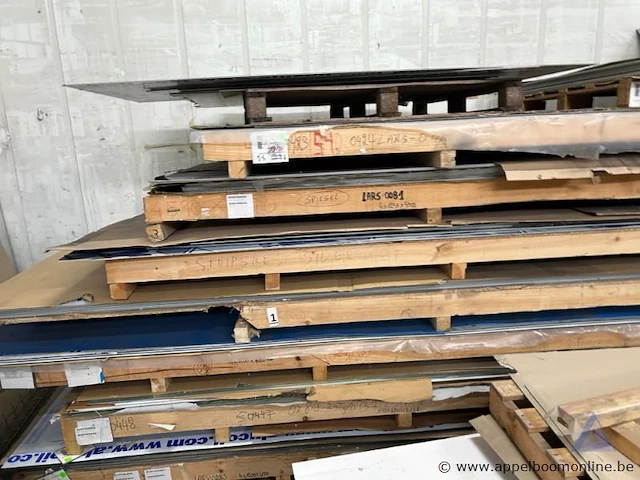 Lot diverse aluminium composiet- en kunststofplaten wo alucoil - afbeelding 2 van  3