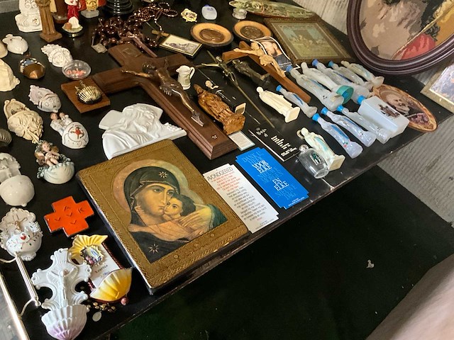 Lot diverse antieken items kast - afbeelding 6 van  24