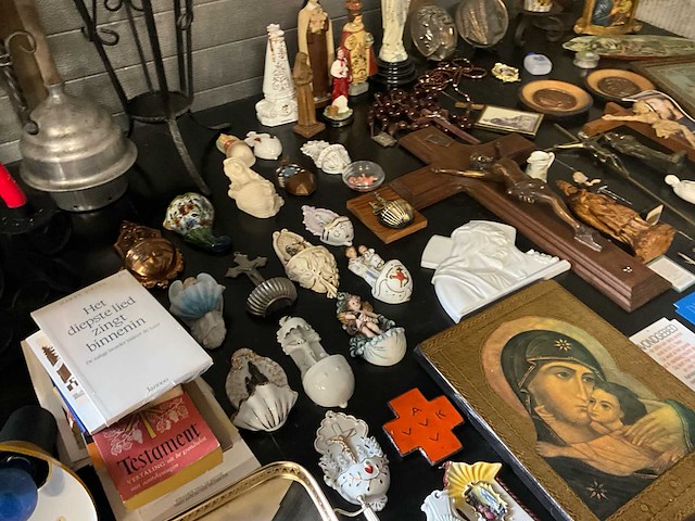Lot diverse antieken items kast - afbeelding 9 van  26