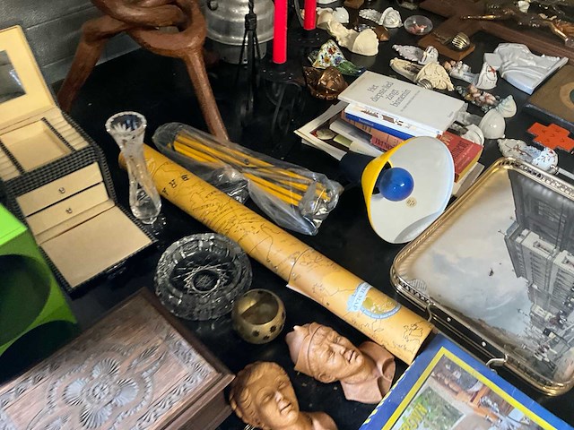 Lot diverse antieken items kast - afbeelding 8 van  26