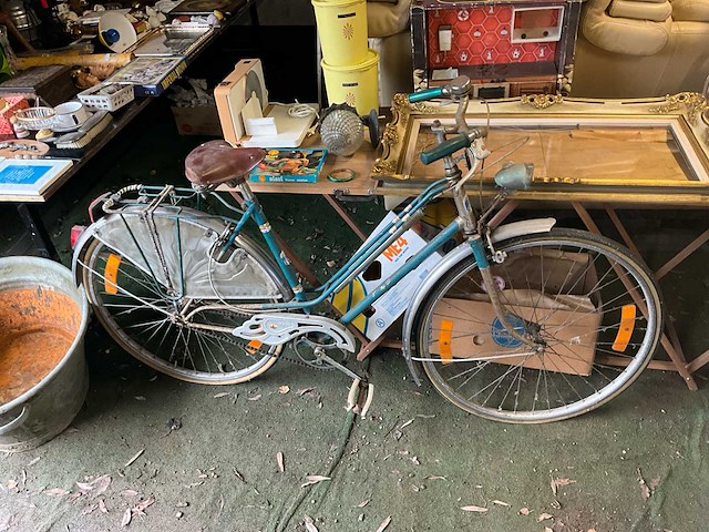 Lot diverse antieken items kast - afbeelding 21 van  26