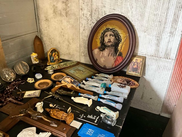 Lot diverse antieken items kast - afbeelding 13 van  26