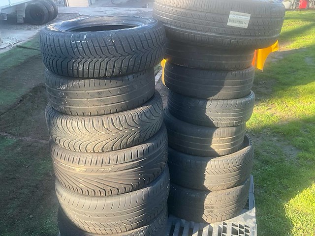 Lot diverse autobanden - afbeelding 2 van  2