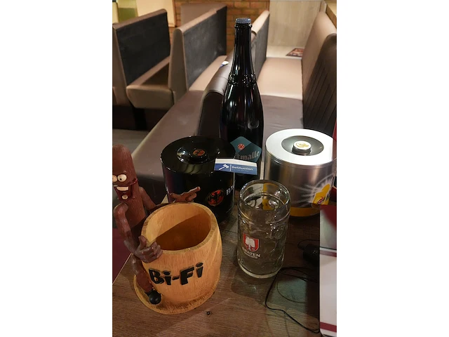 Lot diverse barreclame (spaten, bacardi, lipton ice tea, bifi, westmalle) - afbeelding 1 van  7
