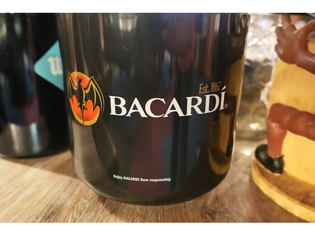 Lot diverse barreclame (spaten, bacardi, lipton ice tea, bifi, westmalle) - afbeelding 6 van  7