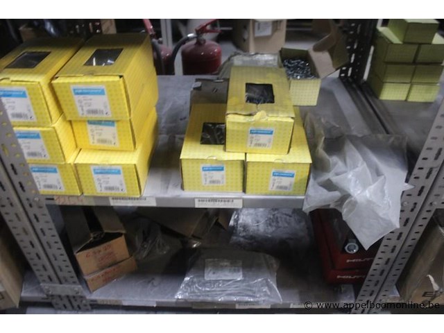 Lot diverse bevestigingsmaterialen wo. pgb fasteners - afbeelding 2 van  7