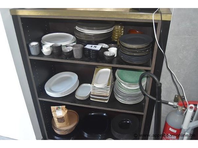 Lot diverse borden en schalen - afbeelding 1 van  2
