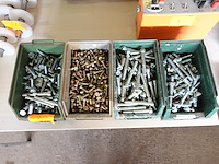 Lot diverse bouten - afbeelding 1 van  5