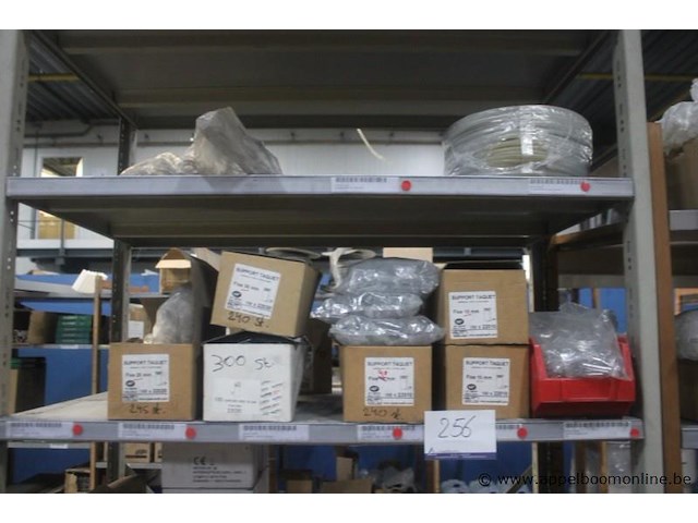 Lot diverse bouw- en installatiematerialen, dozen en plastic zakken - afbeelding 4 van  4