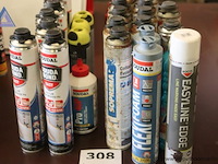 Lot diverse bussen wo pu lijm mousse - soudal -wandmontagelot - soudal - pro 40p polyurethaan sprayisolatieschuim - soudal - - afbeelding 1 van  1