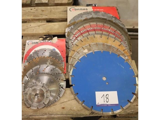 Lot diverse cirkelzagen - afbeelding 1 van  3