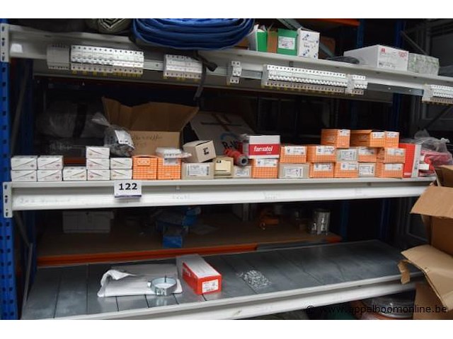Lot diverse elektrische installatiematerialen, wo. schneider electric, obo bettermann, nico, werking niet gekend - afbeelding 1 van  5