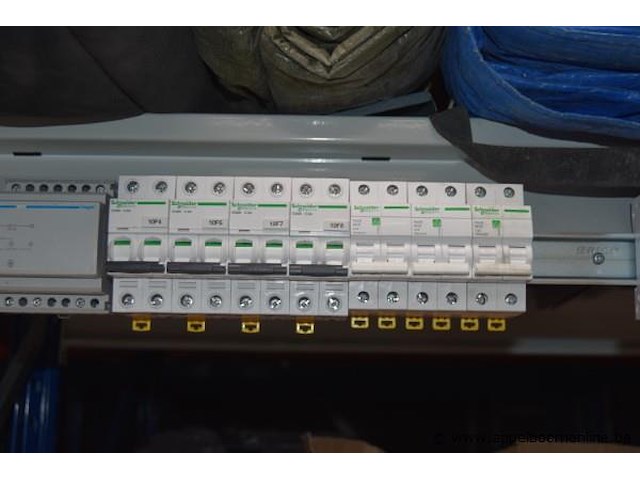 Lot diverse elektrische installatiematerialen, wo. schneider electric, obo bettermann, nico, werking niet gekend - afbeelding 3 van  5