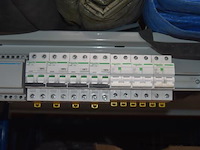 Lot diverse elektrische installatiematerialen, wo. schneider electric, obo bettermann, nico, werking niet gekend - afbeelding 3 van  5