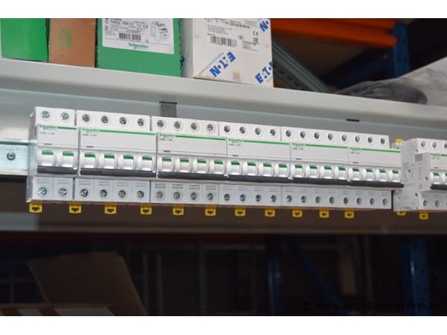 Lot diverse elektrische installatiematerialen, wo. schneider electric, obo bettermann, nico, werking niet gekend - afbeelding 4 van  5