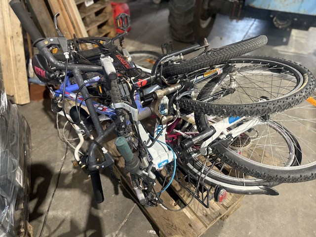 Lot diverse fietsen - afbeelding 1 van  2