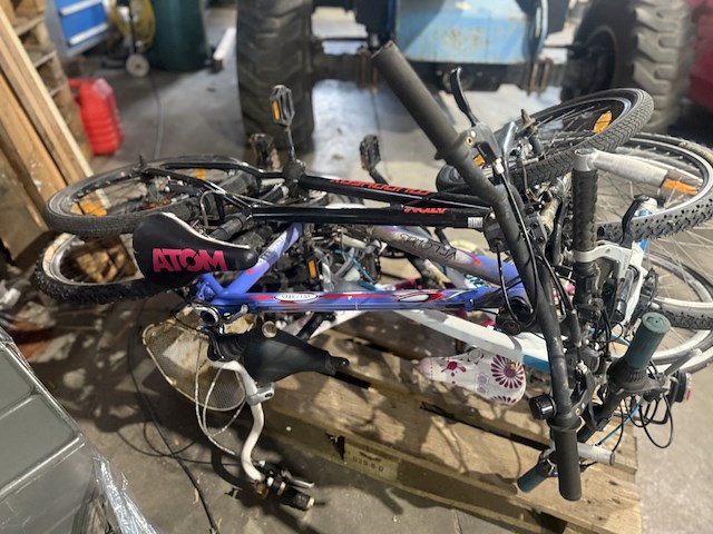 Lot diverse fietsen - afbeelding 2 van  2