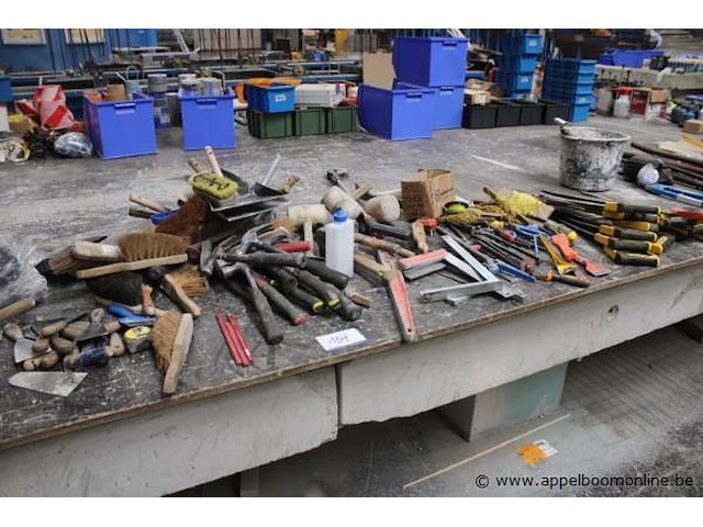 Lot diverse gereedschap wo hamers, handzagen enz - afbeelding 1 van  5