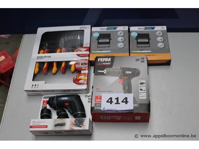 Lot diverse gereedschap wo led werflampen, accu boormachines - afbeelding 1 van  3