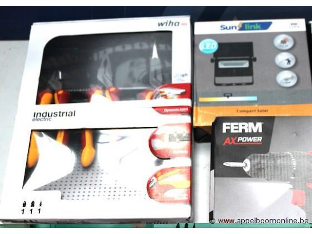 Lot diverse gereedschap wo led werflampen, accu boormachines - afbeelding 2 van  3