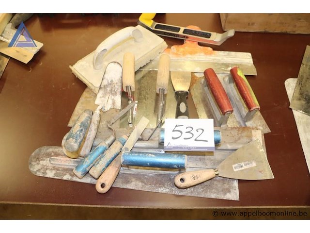 Lot diverse handgereedschappen wo plakspanen - afbeelding 1 van  4