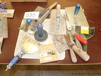 Lot diverse handgereedschappen wo plakspanen - afbeelding 1 van  4