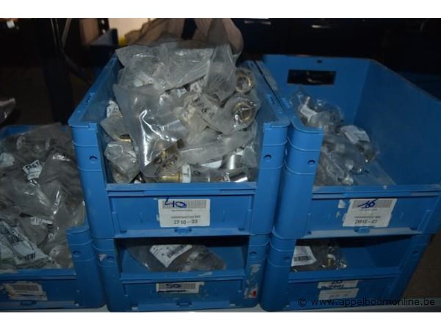 Lot diverse installatiematerialen - afbeelding 2 van  4