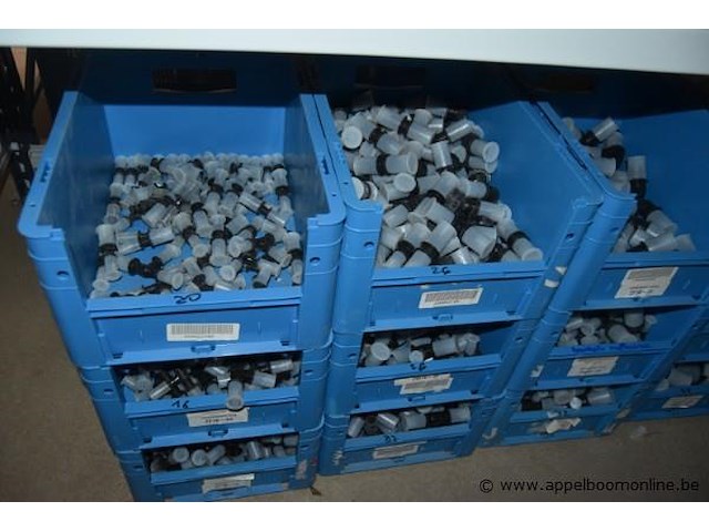 Lot diverse installatiematerialen - afbeelding 3 van  4