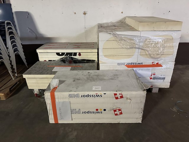 Lot diverse isolatie wo. swissport & iko - afbeelding 1 van  1