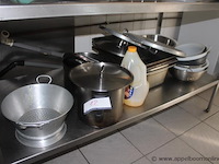 Lot diverse keukengerei, bestaande uit kookpotten, pannen, vergiet, gn-bakken en kommen
