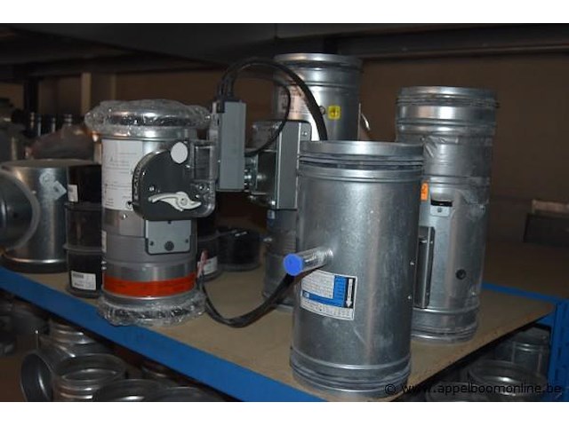 Lot diverse luchtkanalen en toebehoren, wo. gemotoriseerde kleppen, werking niet gekend - afbeelding 2 van  5