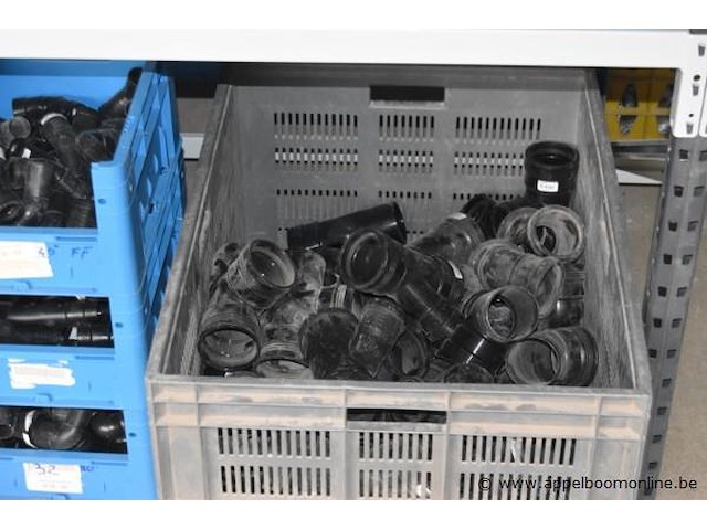 Lot diverse metalen klemmen en plastic fittingen - afbeelding 3 van  4