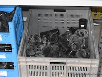 Lot diverse metalen klemmen en plastic fittingen - afbeelding 3 van  4