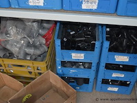 Lot diverse metalen klemmen en plastic fittingen - afbeelding 4 van  4