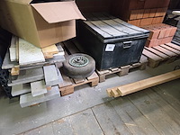 Lot diverse paletten - afbeelding 5 van  5