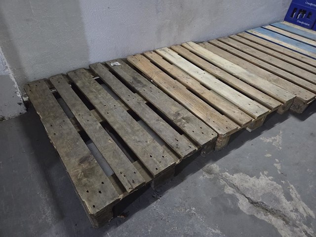 Lot diverse pallets - afbeelding 2 van  6