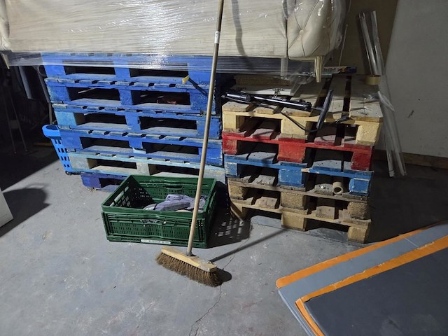 Lot diverse pallets - afbeelding 6 van  6