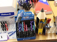 Lot diverse pennen en schriftjes - afbeelding 2 van  3