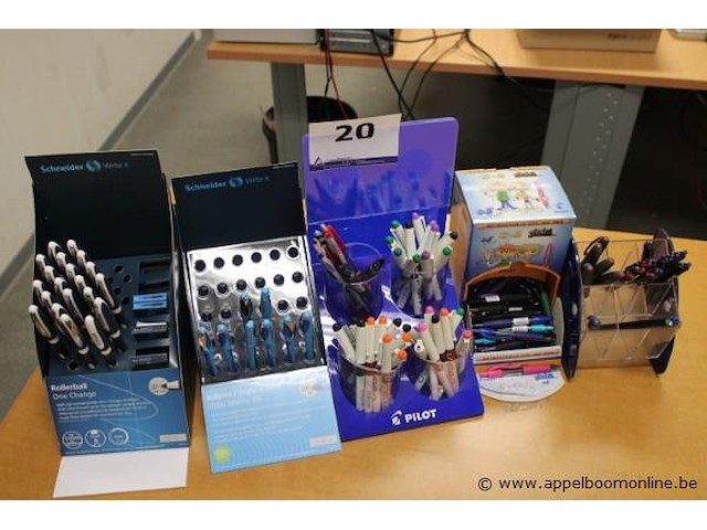 Lot diverse pennen - afbeelding 1 van  1