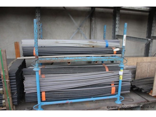 Lot diverse pvc buizen - afbeelding 1 van  2