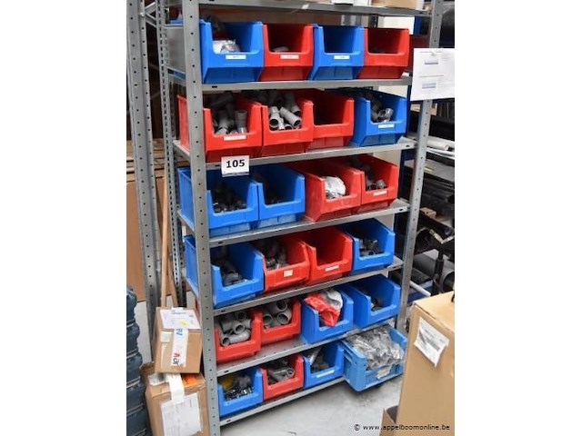 Lot diverse pvc fittingen, in stellingkast - afbeelding 1 van  3
