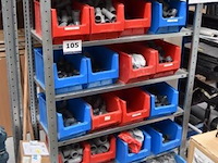 Lot diverse pvc fittingen, in stellingkast - afbeelding 1 van  3