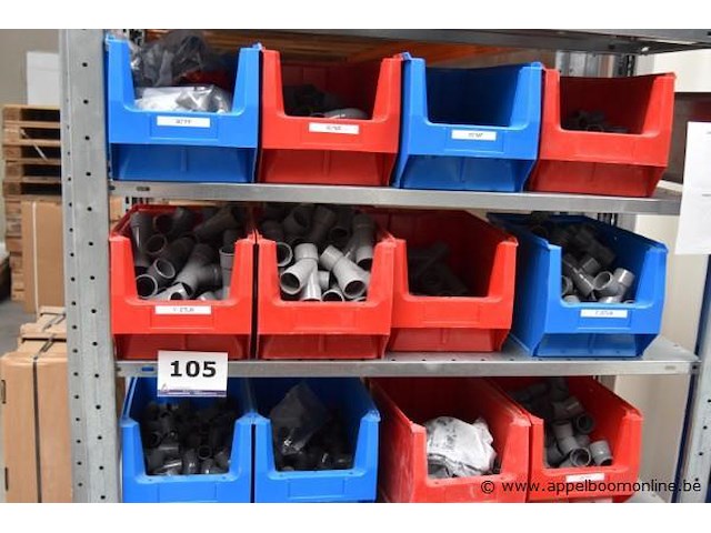 Lot diverse pvc fittingen, in stellingkast - afbeelding 3 van  3