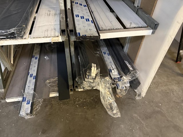 Lot diverse raam/gevel bekleding - afbeelding 3 van  11