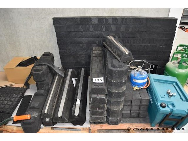 Lot diverse rubberen tegels, blokken en profielen - afbeelding 1 van  2