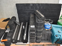 Lot diverse rubberen tegels, blokken en profielen - afbeelding 1 van  2