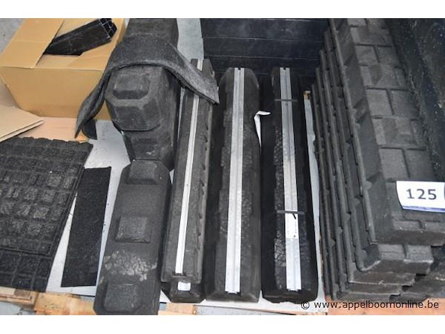 Lot diverse rubberen tegels, blokken en profielen - afbeelding 2 van  2
