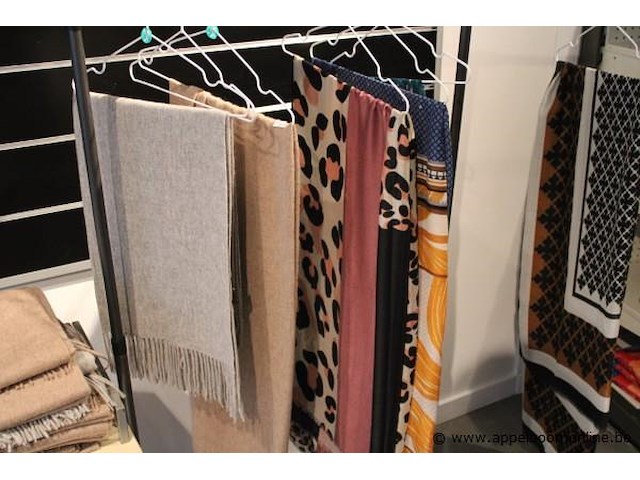 Lot diverse sjaals - afbeelding 2 van  2