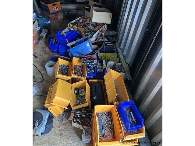 Lot diverse sorteerbakjes met inhoud wo. schroeven, spijkers, enz - afbeelding 1 van  2