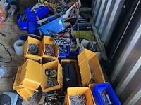 Lot diverse sorteerbakjes met inhoud wo. schroeven, spijkers, enz - afbeelding 1 van  2